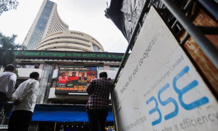Stock markets fall in early trade on relentless foreign fund outflows, H