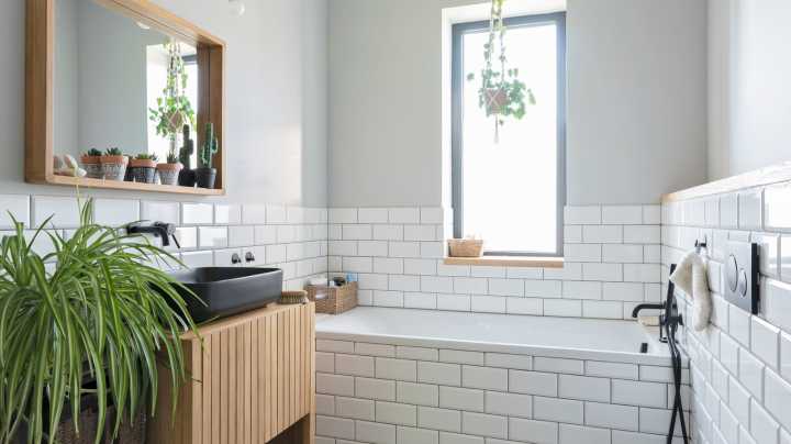 The Unexpected Kitchen Item That Belongs In Your Bathroom