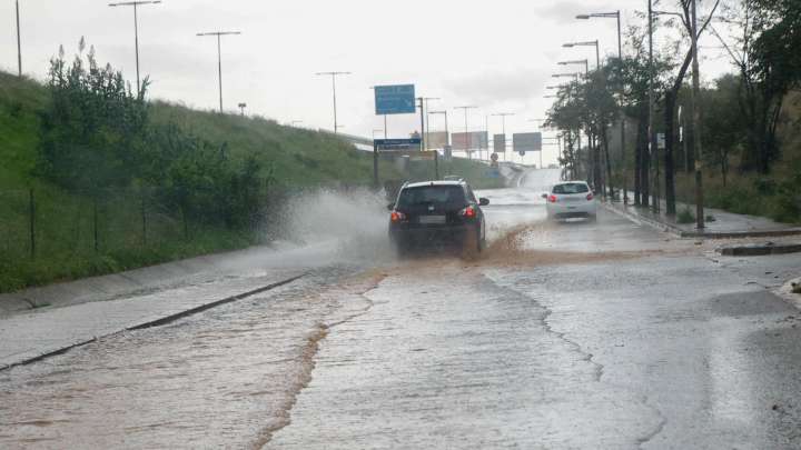Fuertes lluvias en Cataluña: el Meteocat emite avisos amarillos en Barcelona y seis comarcas
