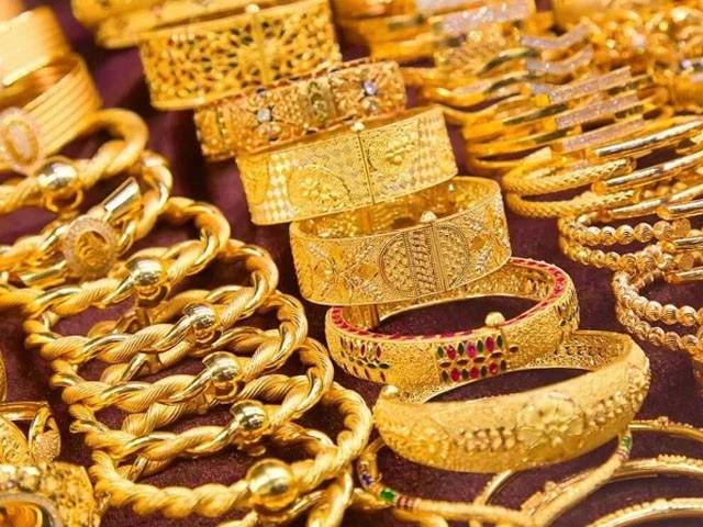 Gold prices remain unchanged, hold record high