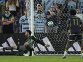 Whitecaps 2, Sporting KC 0: Trio leads Vancouver to victory