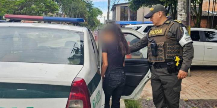 Mujer le propinó fuerte golpiza a una menor en plena vía pública de Melgar, y nadie intervino: esto fue lo que pasó