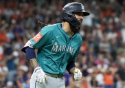 Deadspin | Sizzling Mariners overpower Astros with 7-run inning