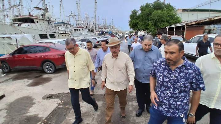Titular de Conapesca recorre junto a empresarios pesqueros y pescadores los muelles del Parque Bonfil en Mazatlán