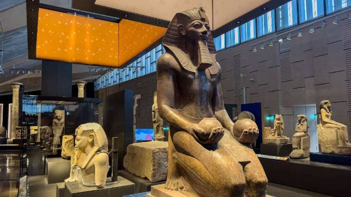Tenía unos 3.000 años de antigüedad: Cuatro detenidos en Egipto por el robar y fundir una joya de la época faraónica
