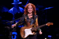 Bonnie Raitt gave fans something to talk about at the Fox Theatre