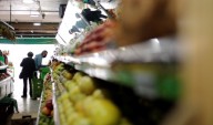 Los consumidores se sienten menos optimista en agosto 2025