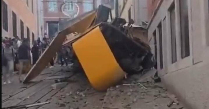 Al menos tres fallecidos y 20 heridos al descarrilar un funicular en Lisboa