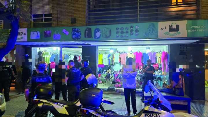 Córdoba: discutió con un comerciante, la Policía llegó, le prendió fuego a un uniformado