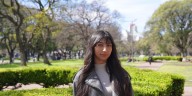 “Tenía mi casa, pero viví seis años en una plaza”: la joven que dormía sobre cartones y mendigaba obligada por su padre
