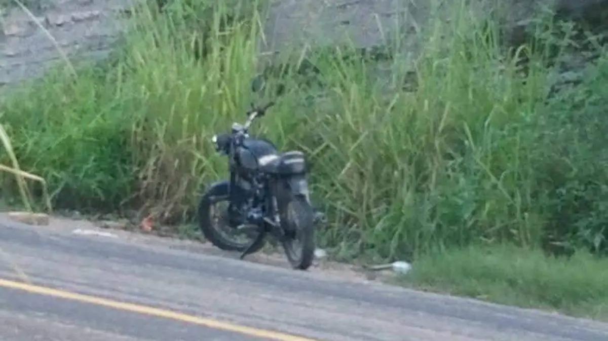 Huejutla: Localizan motocicleta abandonada a orilla de carretera federal