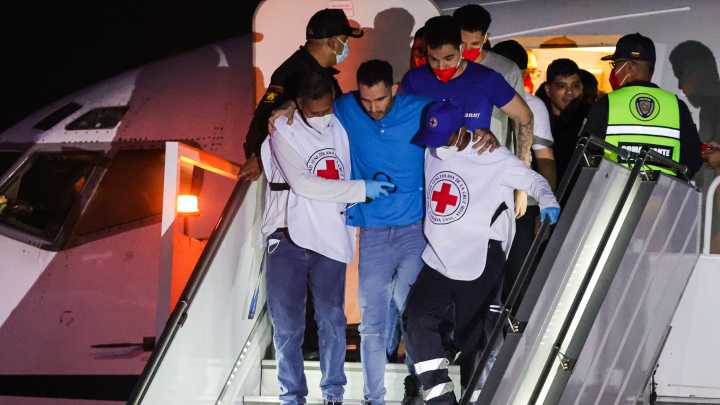 Venezolanos enfrentan deportación pero reciben un respiro tras fallo judicial