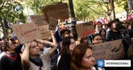 Policía desaloja universidades de París en medio de protestas para bloquear Francia