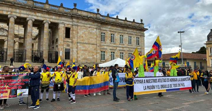 Medallistas olímpicos colombianos protestan contra la reducción de presupuesto del deporte