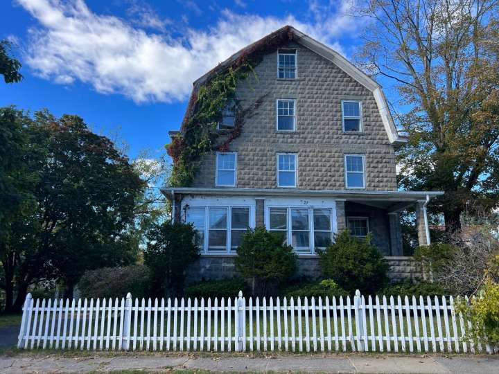 Elizabeth Manor housing project in Kingston could open in 30 months, official say