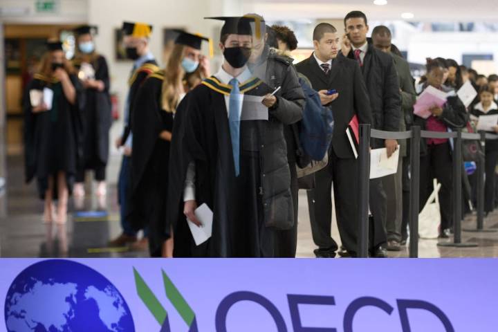 Colombia y México, los países de la OCDE en los que estudiar más eleva el riesgo de desempleo