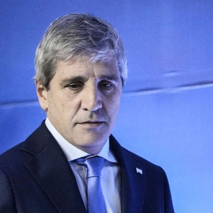 Caputo admitió que no tiene los dólares para pagar los vencimientos de deuda