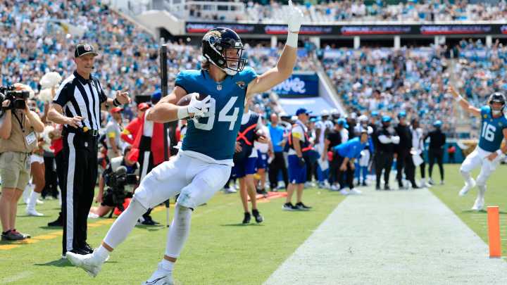 Watch: Exeter's Hunter Long makes first NFL TD catch in Jaguars debut