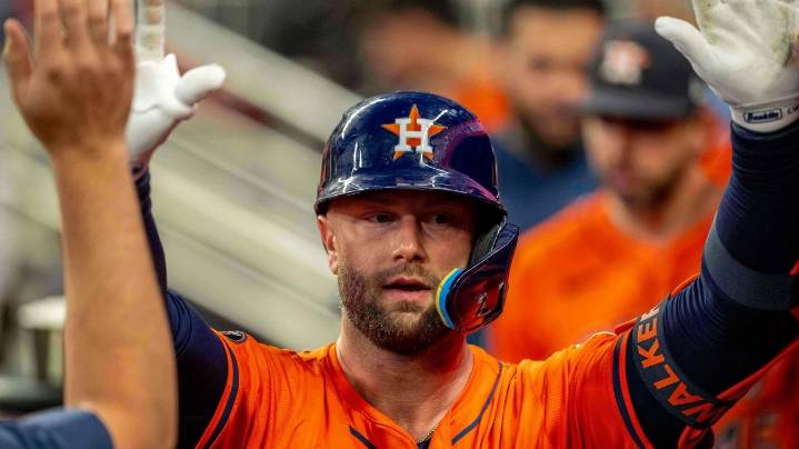 Brown shines again and Walker hits 2-run homer as Astros start strong and beat Braves 6