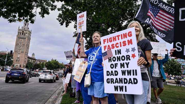 Kansas Citians angrily protest Republican efforts to redraw  Congressional districts