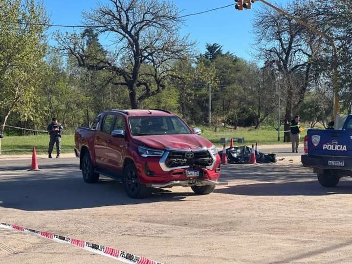 Iba a estudiar y murió al ser chocada por una camioneta en Río Cuarto