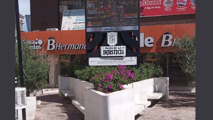Familias renombran a plaza remodelada con recursos destinados a la comunidad autista en Matehuala