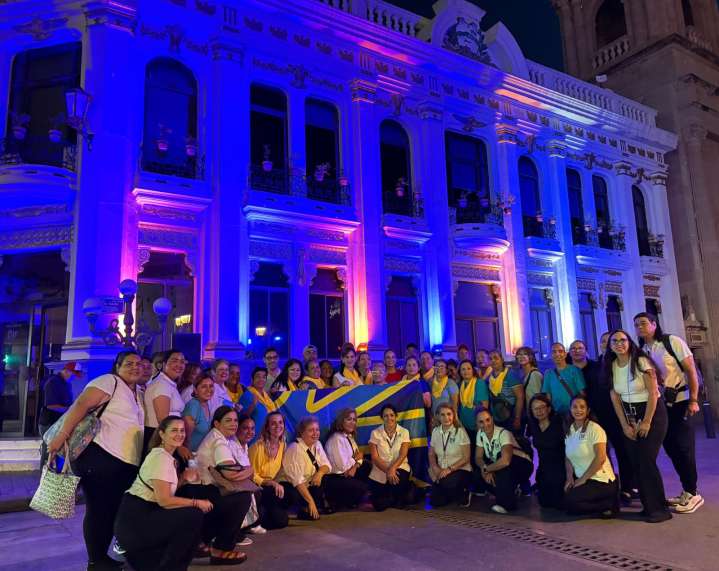 Conmemoran Inclusión de Comunidad Sorda con Encendido Temático