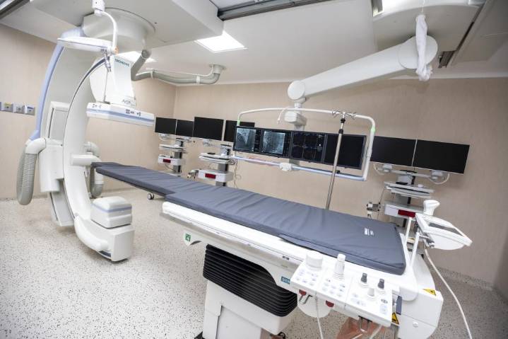 EsSalud pone en funcionamiento moderno angiógrafo para optimizar la atención a pacientes cardiovasculares