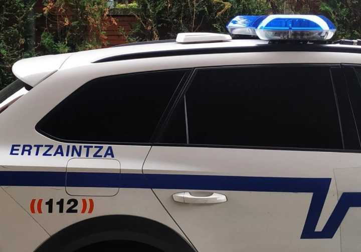 Muere un joven y dos resultan heridos «graves» tras salirse de la calzada su vehículo en Álava