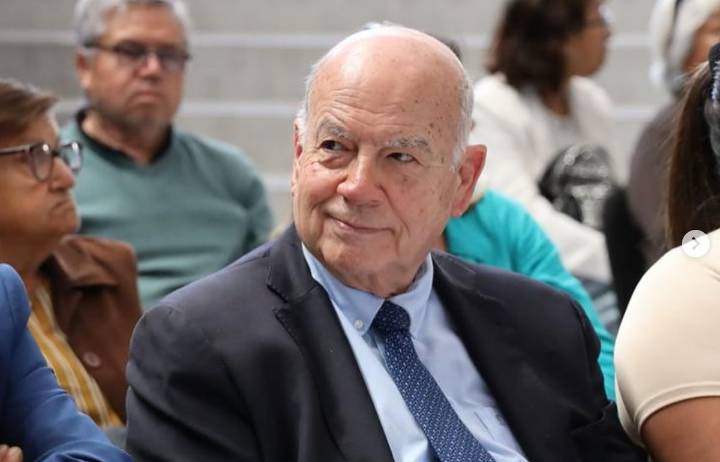 El senador chileno José Miguel Insulza deja el hospital tras recibir la implantación de un marcapasos