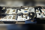 Decomisaron ocho armas y 150 cartuchos en un hotel del Centro