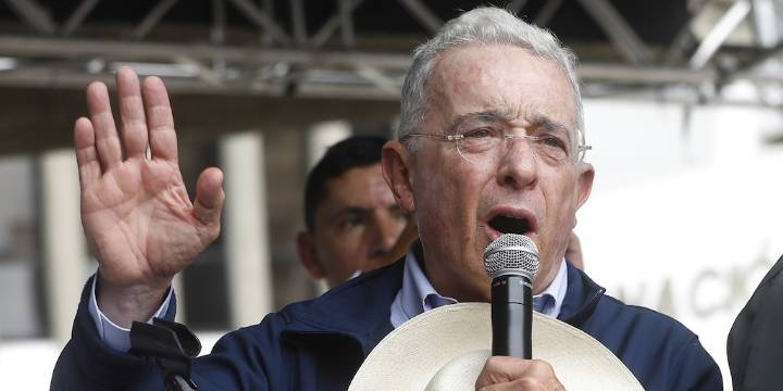Uribe hizo negro diagnóstico de la situación del país, tras recientes anuncios de Petro: “Tienen que dejar de comprar arroz para pagar medicinas”