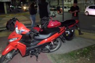Mujer resultó herida en un choque de dos motos frente al Hospital San Martín