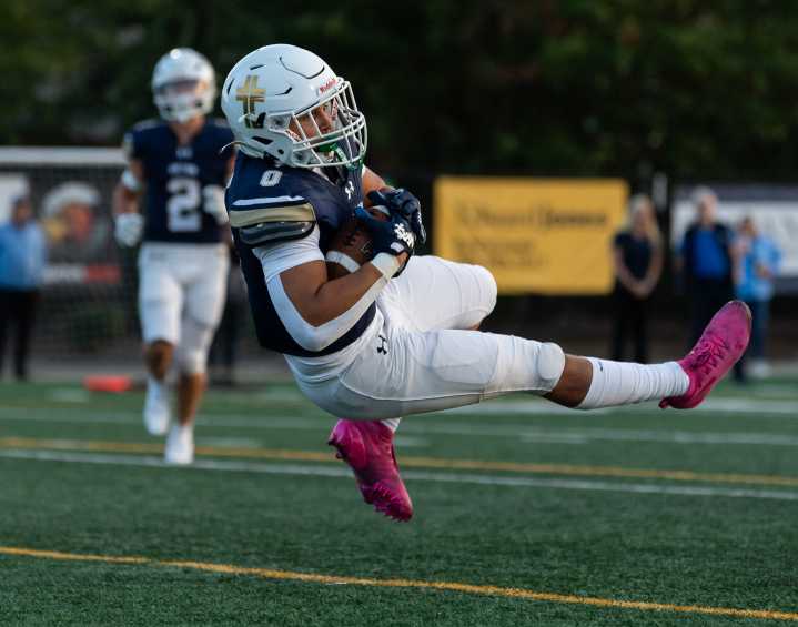 Seton Catholic’s 4-TD outburst in first quarter helps sink Castle Rock, 52