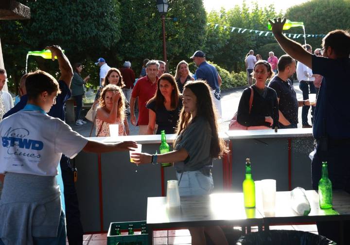 El Centro Asturiano escancia su propia sidra
