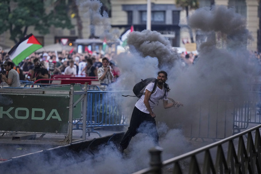 Authorities say over 100,000 at pro-Palestinian protests which forced early end to Spanish Vuelta