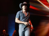 Tucker Wetmore on CMA Awards, waving the PNW country flag
