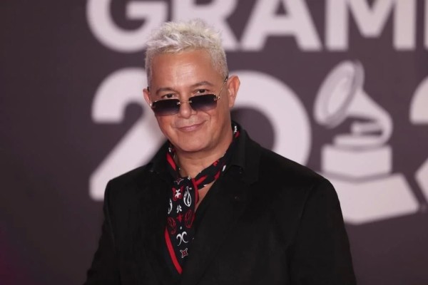 Recibe Alejandro Sanz dos certificaciones de Oro en la CDMX