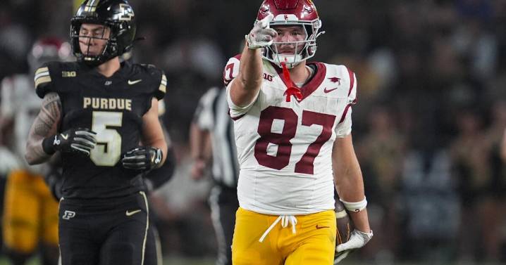 Lincoln Riley is deploying two tight ends regularly to power run game