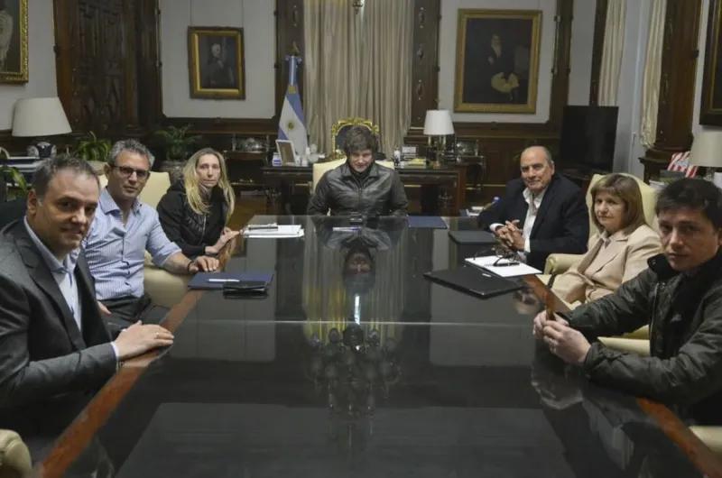 Milei encabeza la mesa política para ajustar la estrategia de campaña de octubre