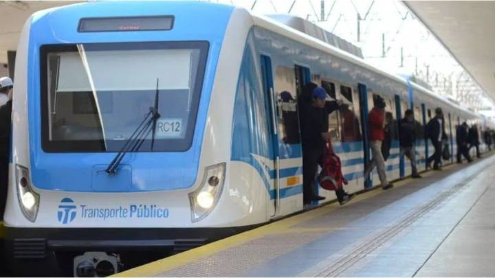 Trenes circulan a 30 km/h en varias líneas por medida de fuerza gremial con demoras y cancelaciones