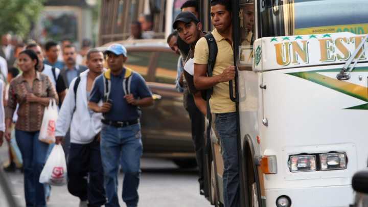 Transportistas insisten en aumento de pasaje equivalente a $ 0,50