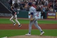 Guardians remain tied in AL Central after 7