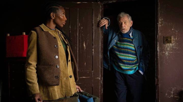 ‘The Christophers’ Review: Ian McKellen Shines in Soderbergh’s Latest Experiment That’s Far From His Best