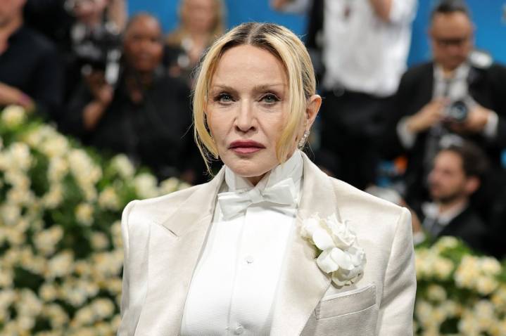 Madonna announces new dance album, rejoins Warner Records