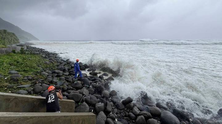 China to evacuate 400,000 after 'super' typhoon hits Philippines and Taiwan