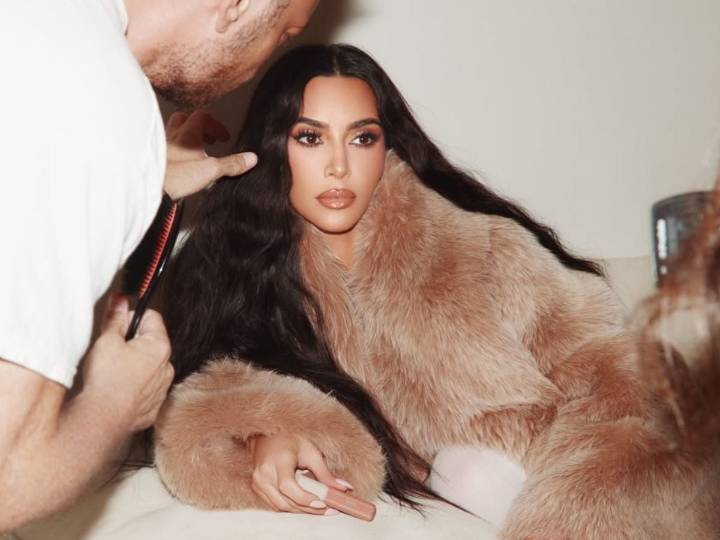 Kim Kardashian cierra su línea de belleza SKKN by Kim