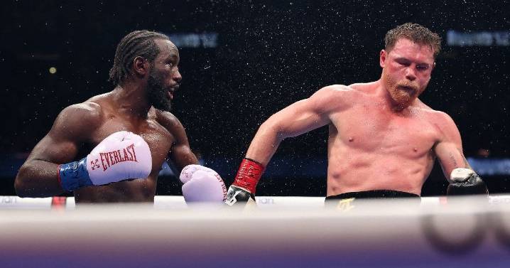 Crawford acaba con el reinado de Canelo Álvarez frente a 70.000 aficionados