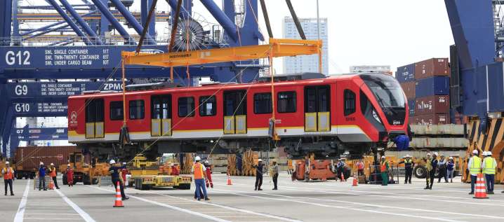Galán recibió en Cartagena primeros vagones del Metro de Bogotá