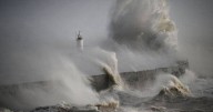 Met Office issues 22-hour warning as 9 regions to be battered by 70mph winds